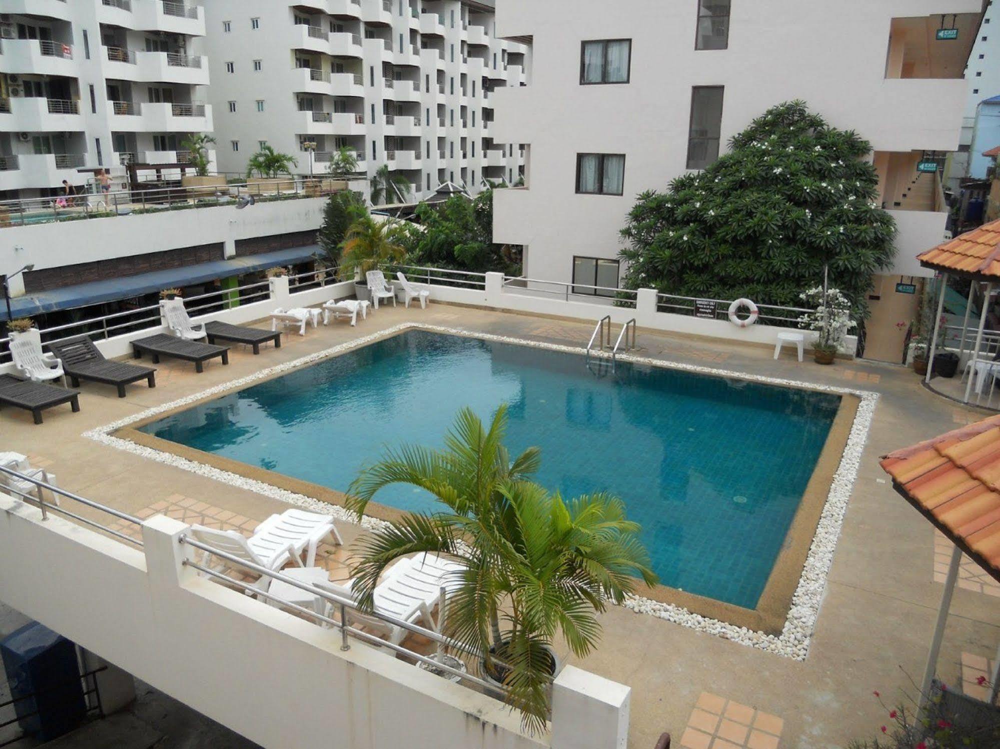 Jomtien Good Luck Apartment ภายนอก รูปภาพ